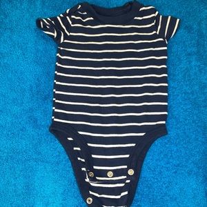 2 for 10 ‼️ boys 6 month short sleeved onesie